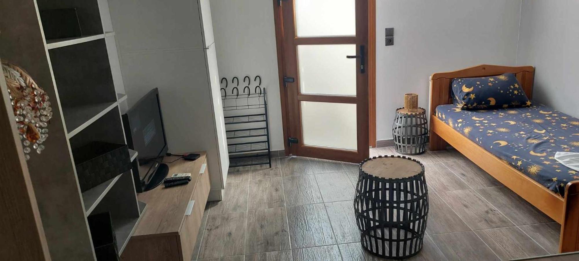 Maria Ireon 3 Basement Apartment Samos Town